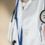 Quels sont les rôles d'un médecin de garde ?